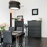Black&White Apartment